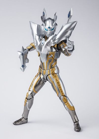S.H.Figuarts  终极赛罗闪耀型