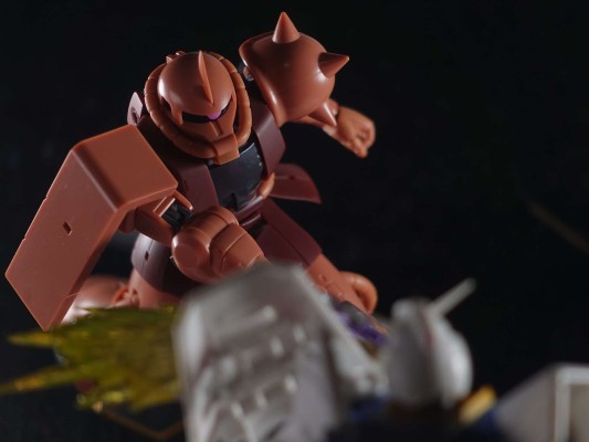 ROBOT魂＜机动战士系列＞ MS-06S 夏亚专用扎古 剧中版