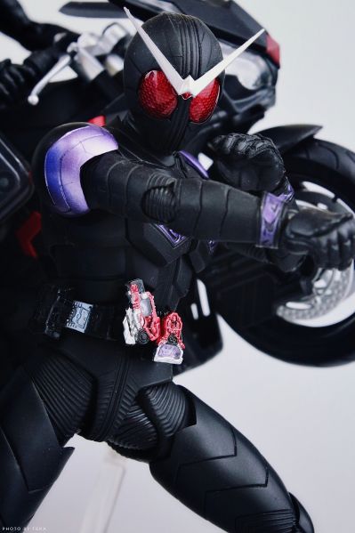 S.H.Figuarts(真骨雕制法)   假面骑士警骑