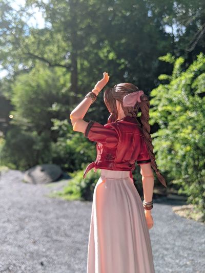 PlayArts改 最终幻想VII 重制版 爱丽丝·盖恩斯巴勒