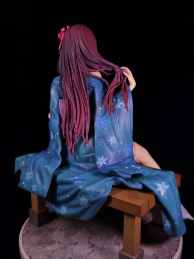 已经脱掉浴衣了