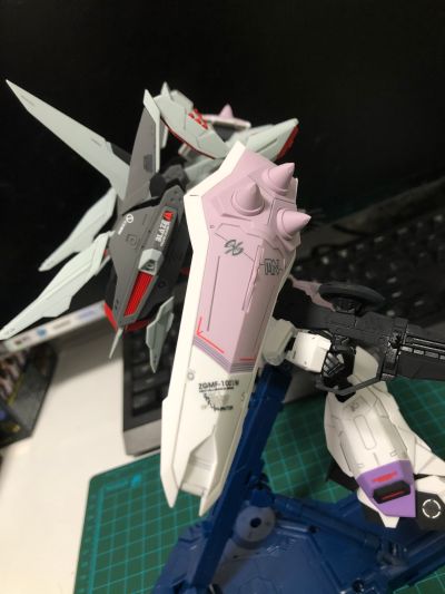 MG 1/100  机动战士高达SEED DESTINY ZGMF-1001/M 幻影型扎古·焰 (雷・札・巴雷尔专用机)