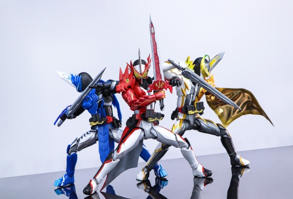S.H.Figuarts 假面骑士圣刃 勇气之龙