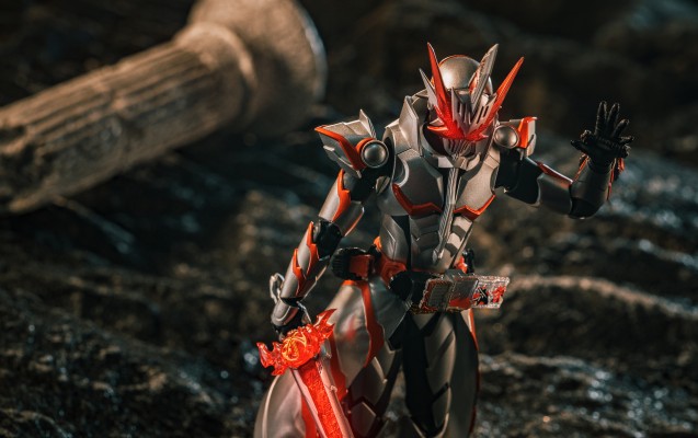 S.H.Figuarts   假面骑士圣刃 龙骑士