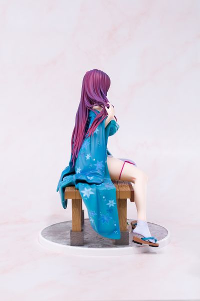 已经脱掉浴衣了