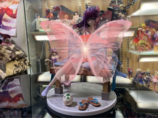 已经脱掉浴衣了