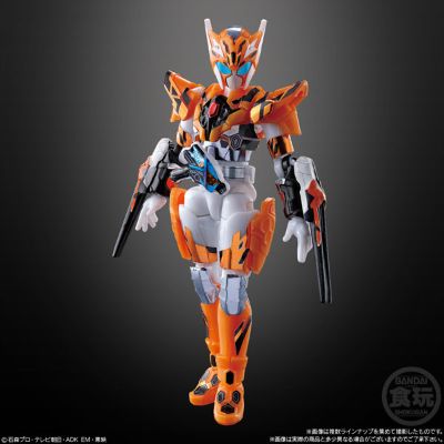 装动 假面骑士利维斯 第一弹 与 装动 假面骑士圣刃 与 装动 假面骑士零一