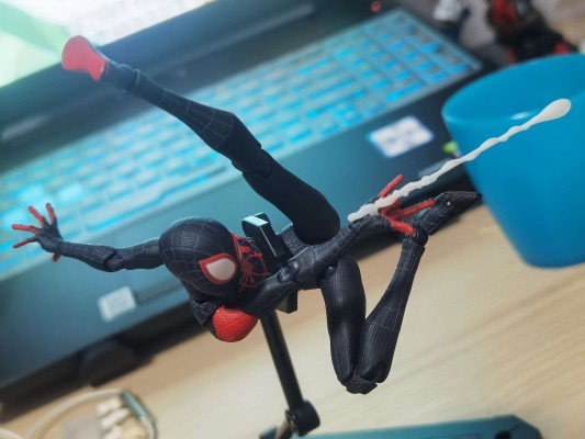 SV-Action 蜘蛛侠：平行宇宙 蜘蛛侠 (迈尔斯·莫拉莱斯)