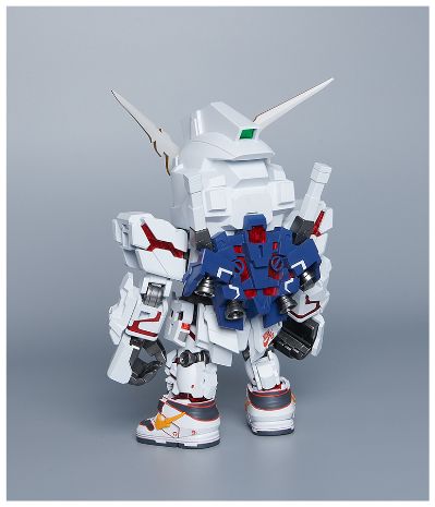 QMSV 机动战士高达独角兽 RX-0 独角兽高达[毁灭模式] 耐克滑板运动鞋款式