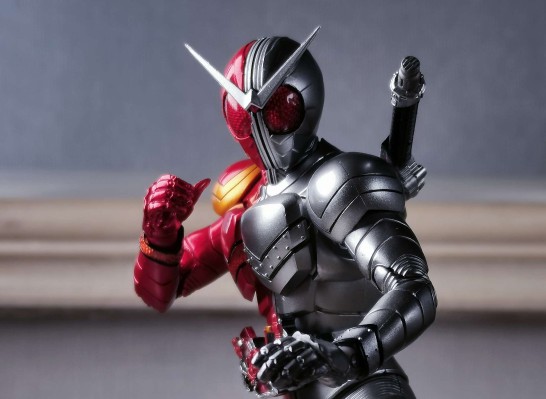 S.H.Figuarts(真骨雕制法)   假面骑士双骑 狂热金属形态