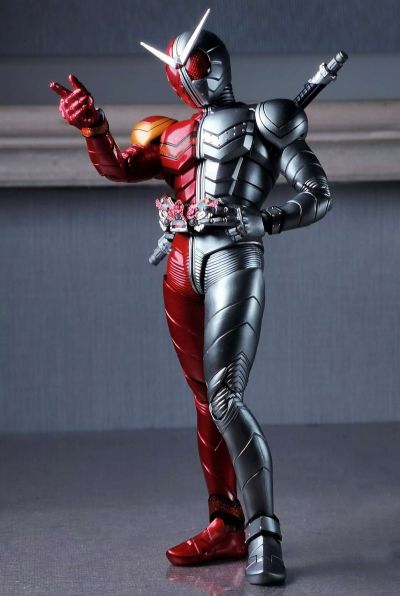 S.H.Figuarts(真骨雕制法)   假面骑士双骑 狂热金属形态