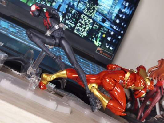 SV-Action 蜘蛛侠：平行宇宙 蜘蛛侠 (迈尔斯·莫拉莱斯)