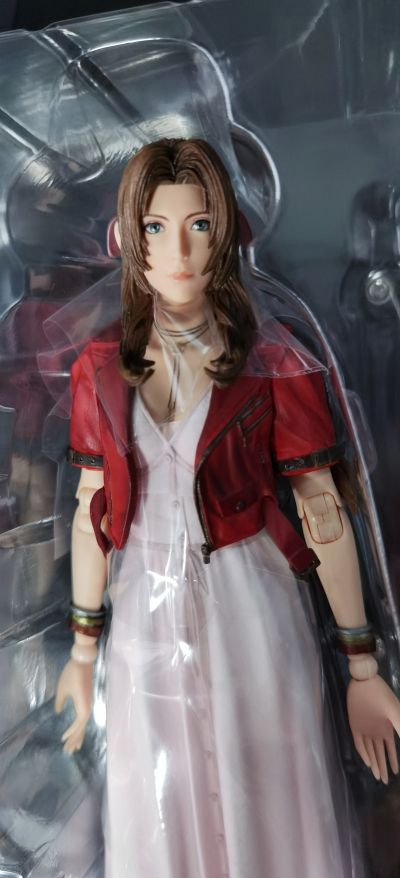 PlayArts改 最终幻想VII 重制版 爱丽丝·盖恩斯巴勒