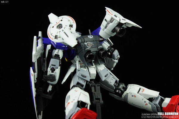 RG 1/144 RX-78GP01Fb 高达试作1号机全方位推进型