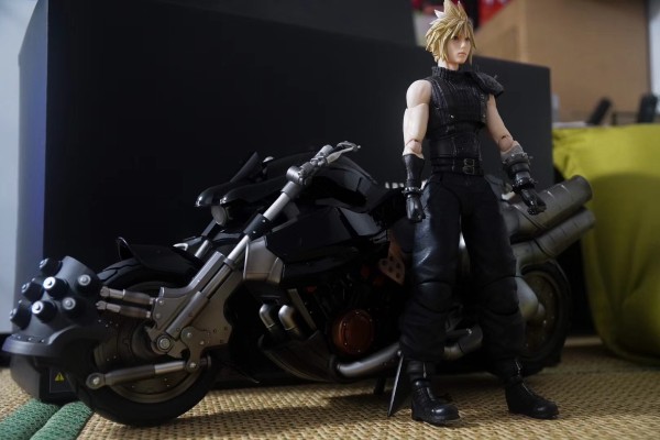 PlayArts改 最终幻想VII 重置版 克劳德・史特莱夫 & Hardy Daytona