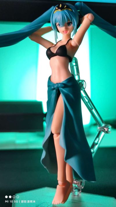 figma#495 泳装女性body（千秋）