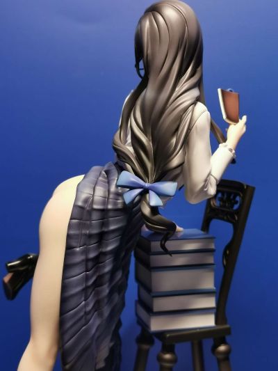 我承认我有赌的成份，但我赌对了。简单描述下我激动的心情。眼缘很久了，但是错过预订了，后来犹豫很久，高追了。实物很大，不止1-8。没1-4的兔子大，但是手办的魅力真的不在大，造型，颜色，涂装，角色魅力，每个都太戳我XP了，柔情似水的校园女神，色而不淫。之前一直担心头发太简单，拿到手后无论是涂装还是发丝还是很在线的。第一次入N社的东西，不太喜欢淫过头的东西，唯独这款我觉得刚好。我愿称之为，艺术