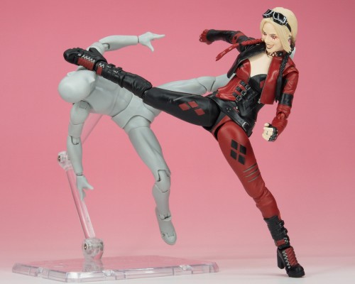 S.H.Figuarts X特遣队2  哈莉·奎恩/小丑女 (THE'RE DYING TO SAVE THE WORLD)