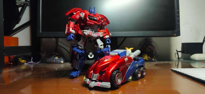 变形金刚 ユナイテッド UN01 オプティマスプライム サイバ特朗モード