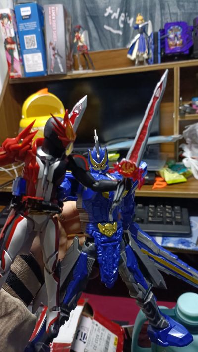 装动 假面骑士圣刃 第八册