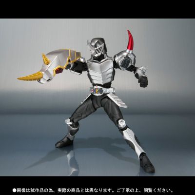 S.H.Figuarts 假面骑士龙骑 假面骑士铠