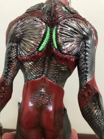 怪兽 Remix Series KRS x NIRASAWA 宇宙英雄奥特曼 假奥特曼