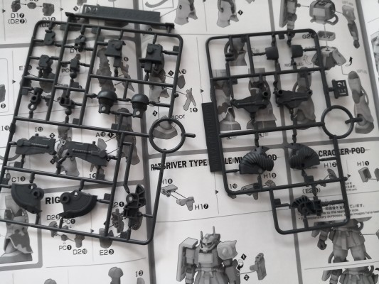 HG  机动战士高达 起源 MSD  沙漠型扎古 (双天线规格)