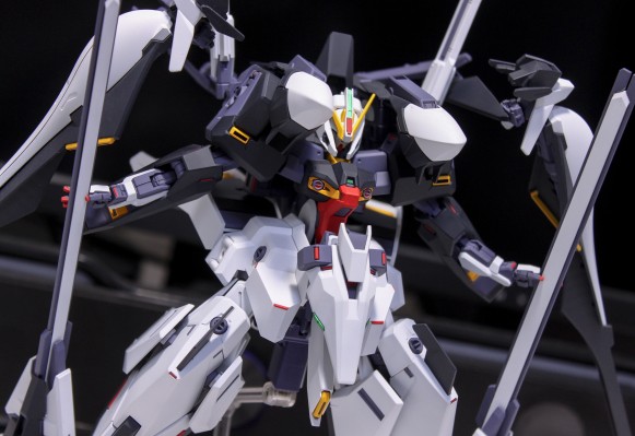 HG 提坦斯的旗下 TR-6高达 [海瑟斯雷Ⅱ·拉]