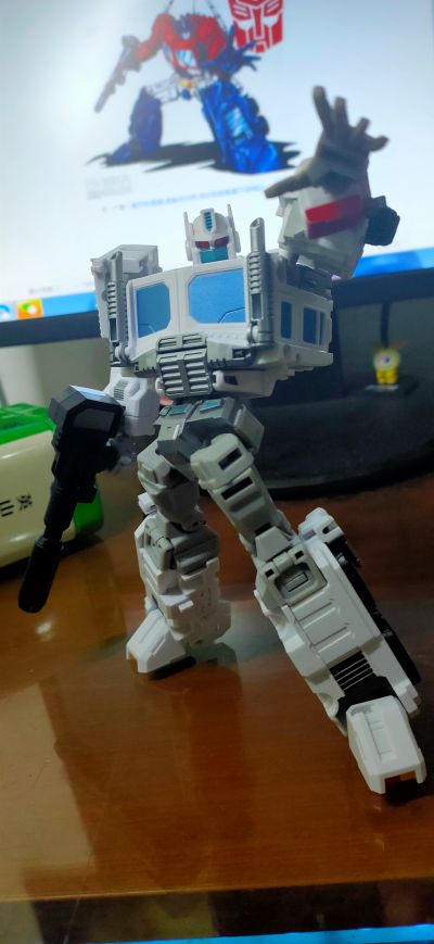 变形金刚レジェンズ LG14 ウルトラマグナス