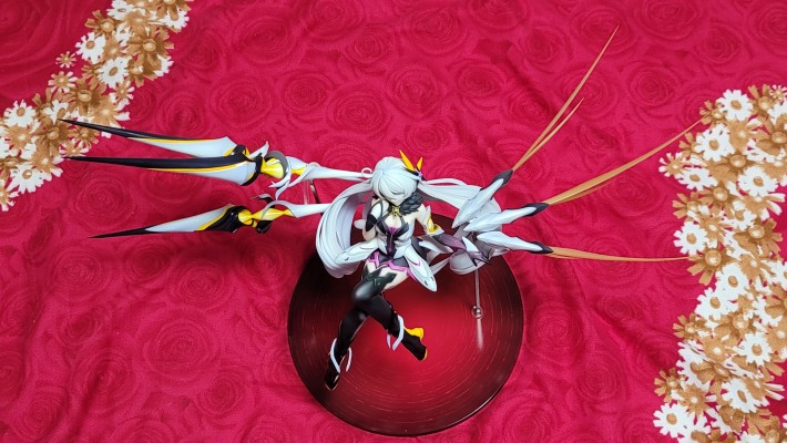 女王游戏里音容犹在，手办代工拖了那么久只可惜嘴唇线条能和黑贞那款邪魅一笑就好了