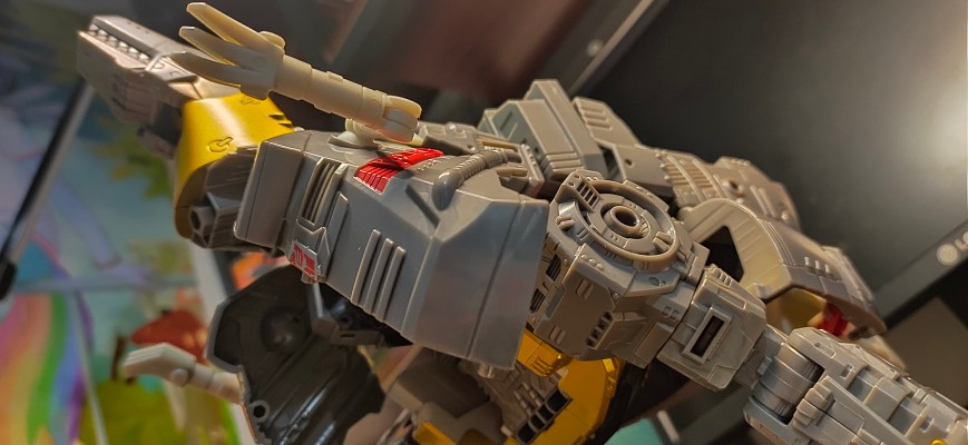 变形金刚玩具 经典电影系列 86-07 领袖级 变形金刚大电影 机器恐龙 铁渣 与 丹尼尔·维特维奇