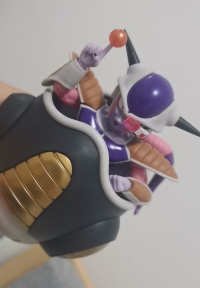 S.H.Figuarts  弗利萨 第一形态 ＆ 弗利萨飞船