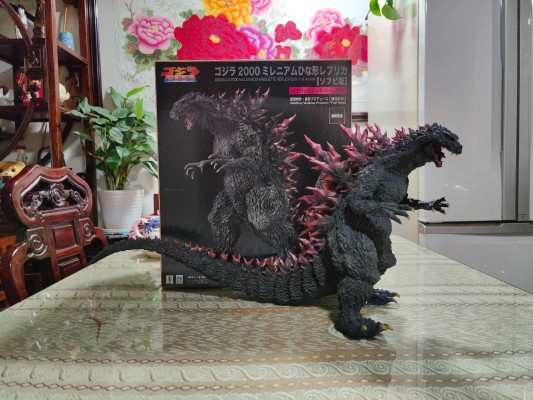 真的杰作系列 哥斯拉2000 千禧年 原型复制品 软胶版 哥斯拉商店限定 金属红