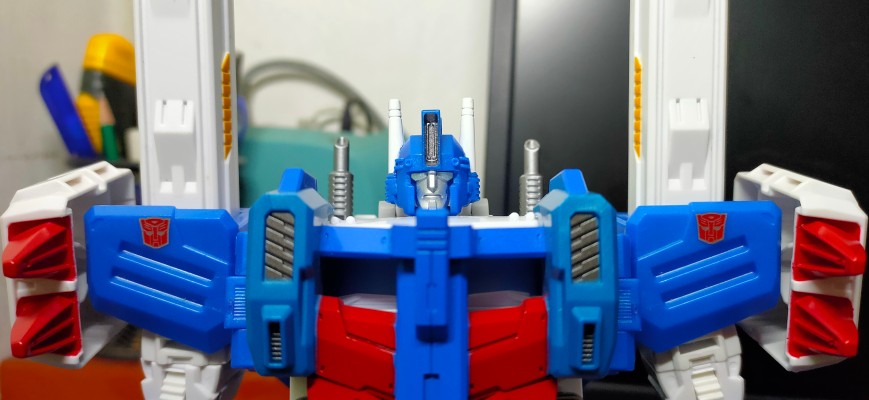 变形金刚レジェンズ LG14 ウルトラマグナス