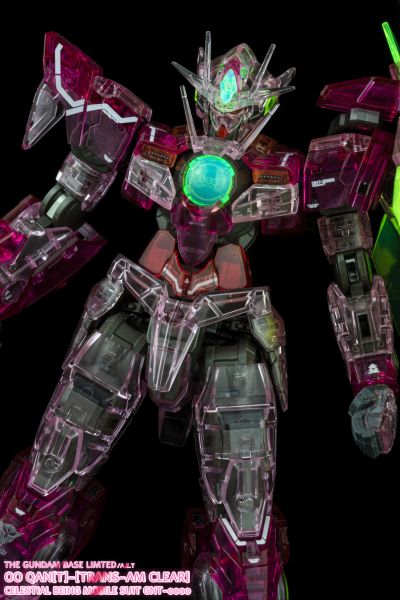 RG 剧场版 机动战士高达00 先驱者的觉醒 	GNT-0000 量子型00 Trans-Am Mode 彩透版