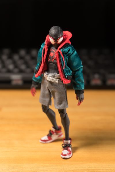 MAFEX 编号107  蜘蛛侠 (迈尔斯·莫拉莱斯)