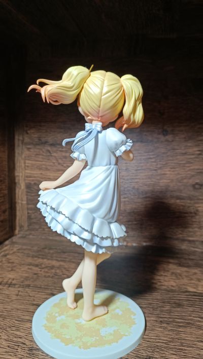 爱丽丝·卡塔雷特 连衣裙风格 乳白粉红