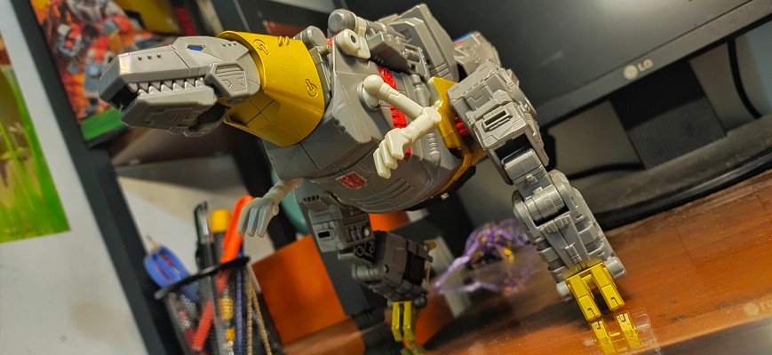 变形金刚玩具 经典电影系列 86-07 领袖级 变形金刚大电影 机器恐龙 铁渣 与 丹尼尔·维特维奇