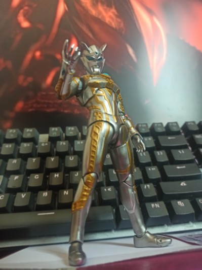 S.H.Figuarts  终极赛罗闪耀型