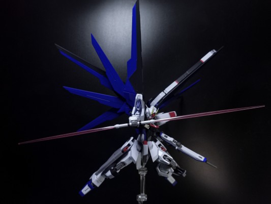 ROBOT魂〈机动战士系列〉   自由高达 (特别配色版)