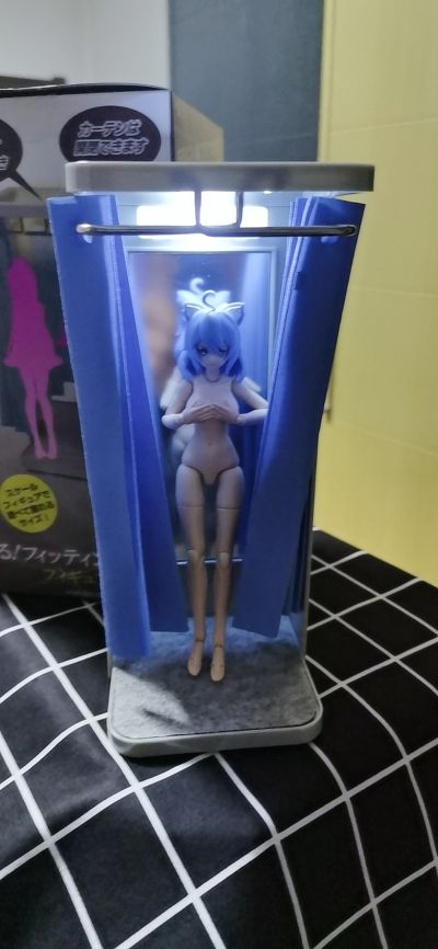 光る!フィッティングルーム手办