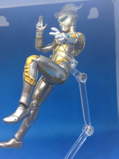 S.H.Figuarts  终极赛罗闪耀型