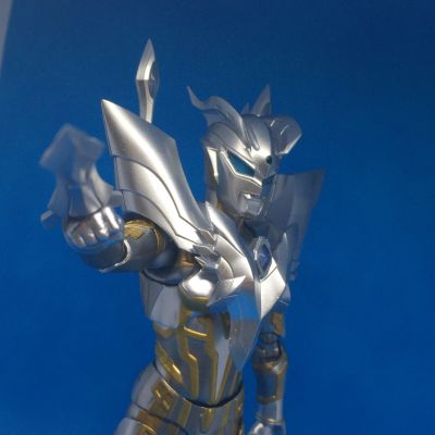 S.H.Figuarts  终极赛罗闪耀型