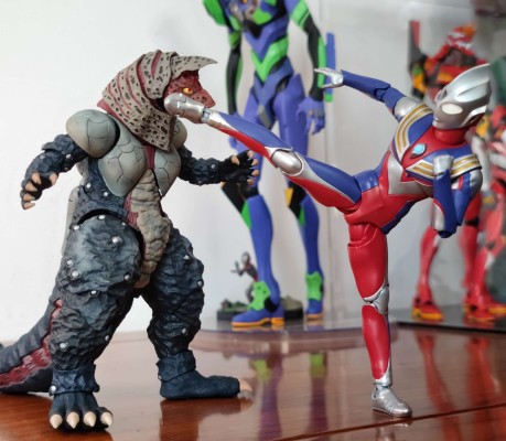 S.H.Figuarts  哥尔赞