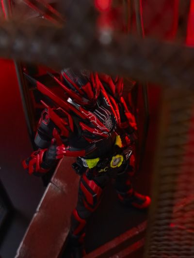 S.H.Figuarts 剧场版 假面骑士零一 真实×时间 假面骑士零一 地狱飞升蝗虫