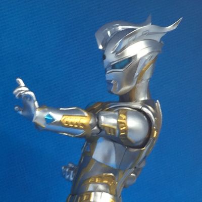 S.H.Figuarts  终极赛罗闪耀型