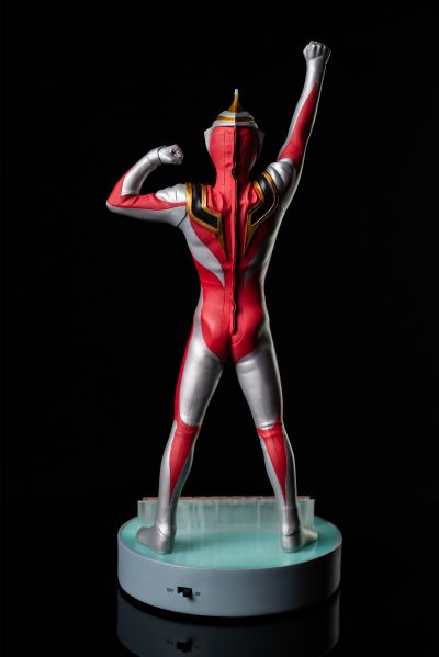 真的杰作系列PLUS 盖亚奥特曼V2 登场造型