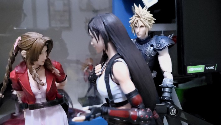 PlayArts改 最终幻想VII 重置版 克劳德・史特莱夫 & Hardy Daytona