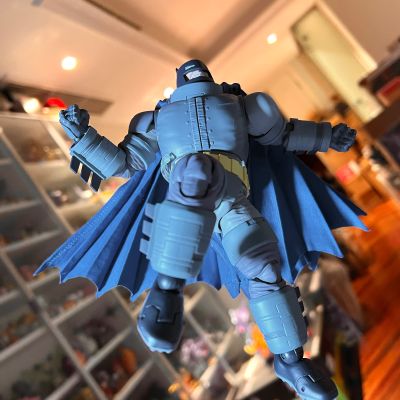 MAFEX No.146 蝙蝠侠 黑暗骑士归来 重甲蝙蝠侠