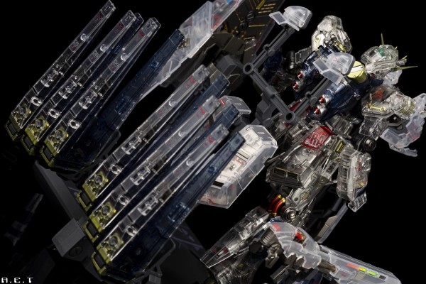 RG 机动战士高达 逆袭的夏亚 MSV 重武装型Nu高达 [透明配色]